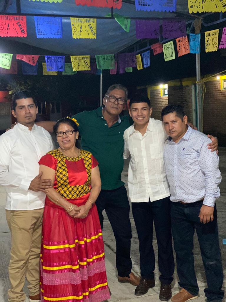 JOSELITO VELÁZQUEZ DEDICA PELEA A SUS PADRES EN CANCÚN