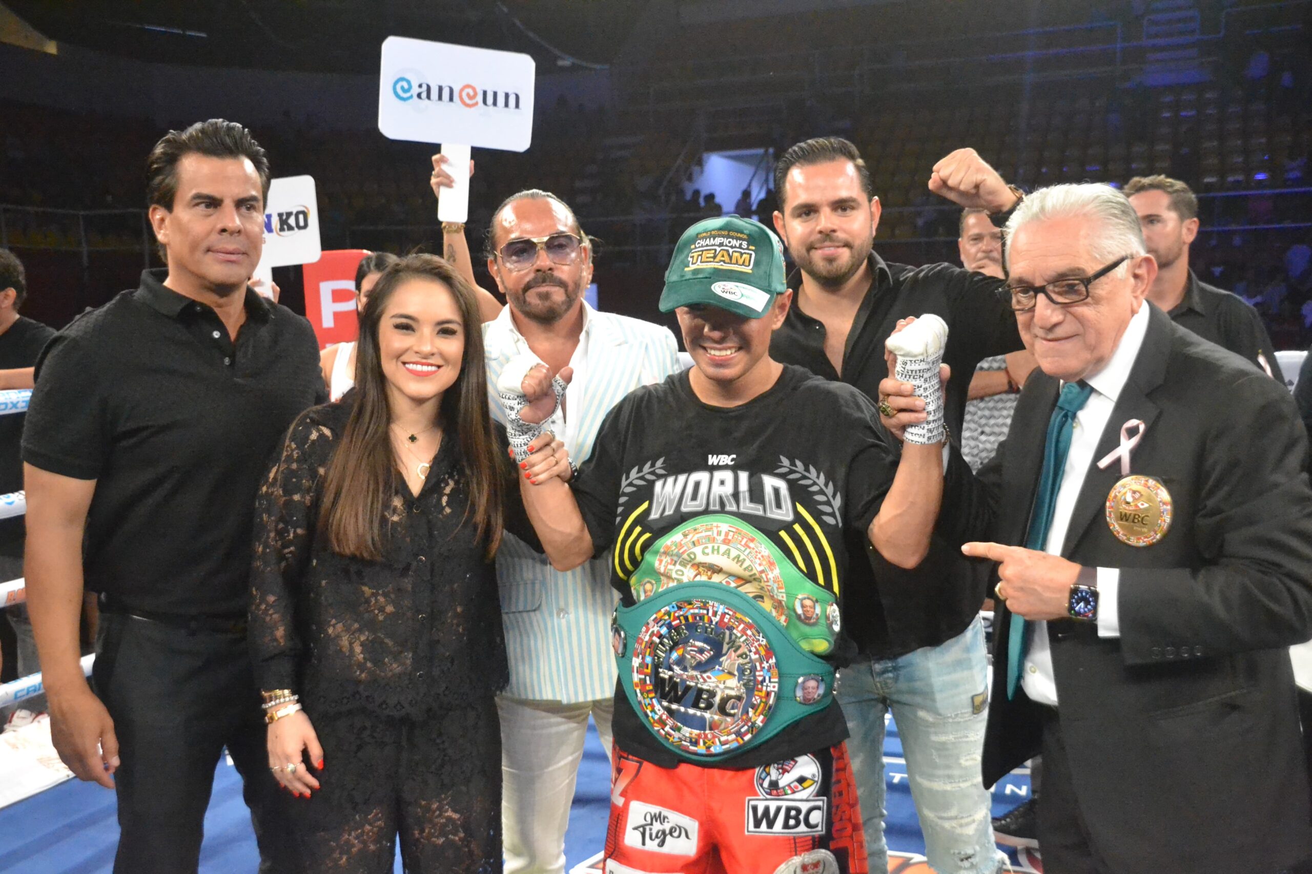 JOSELITO VELÁZQUEZ ES NUEVO CAMPEÓN MUNDIAL 