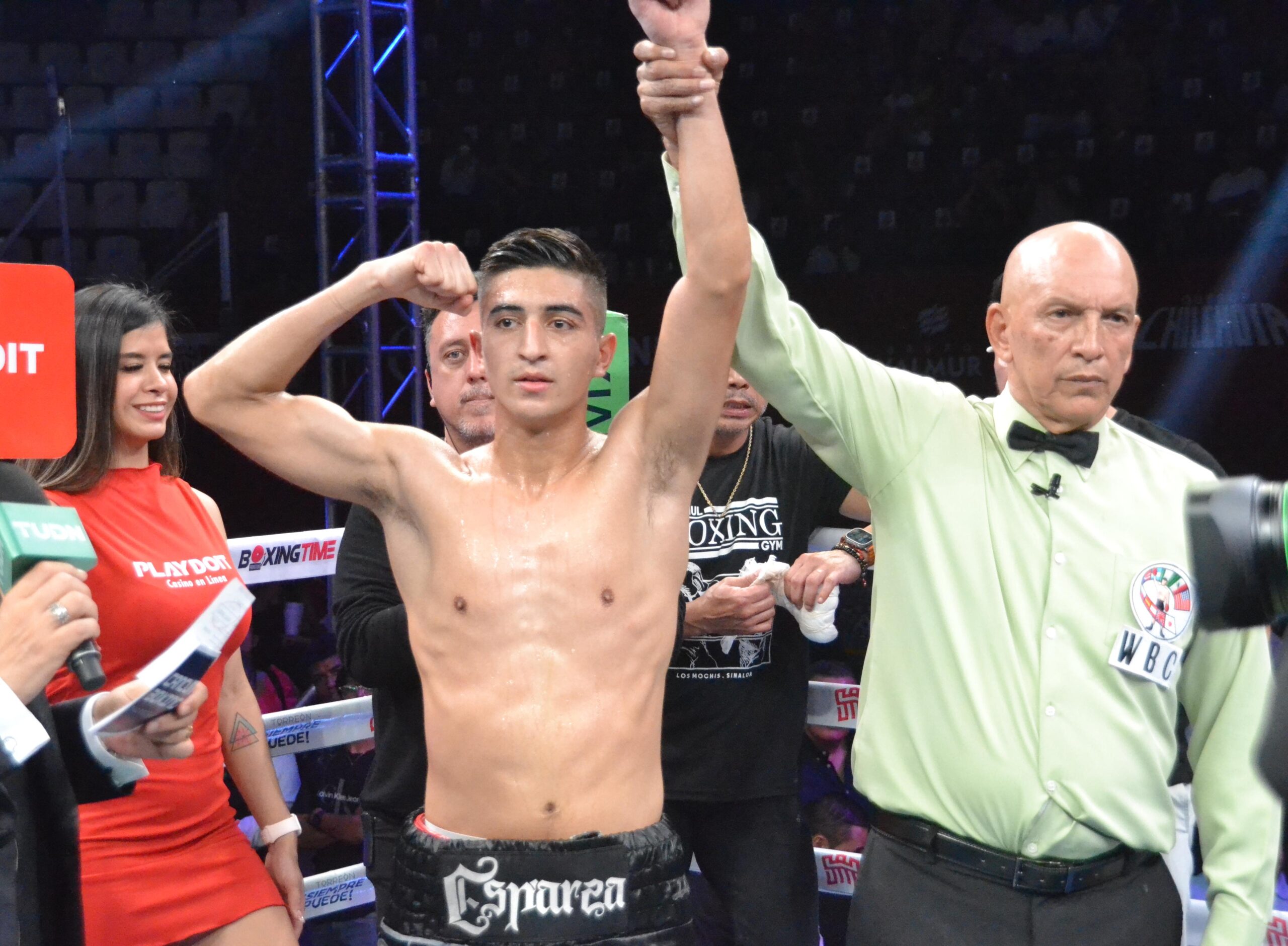 ‘FANTASTICO’ ESPARZA NOQUEA A MAIDANA Y SUPERA PRUEBA DE FUEGO 