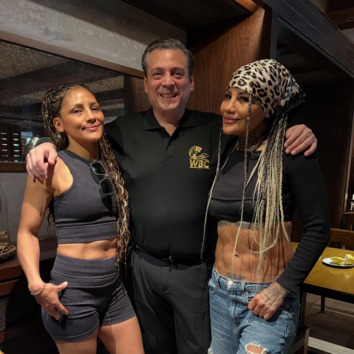 LAS HERMANAS JUÁREZ PRESENTES EN LA 63 CONVENCIÓN MUNDIAL WBC EN TAILANDIA 