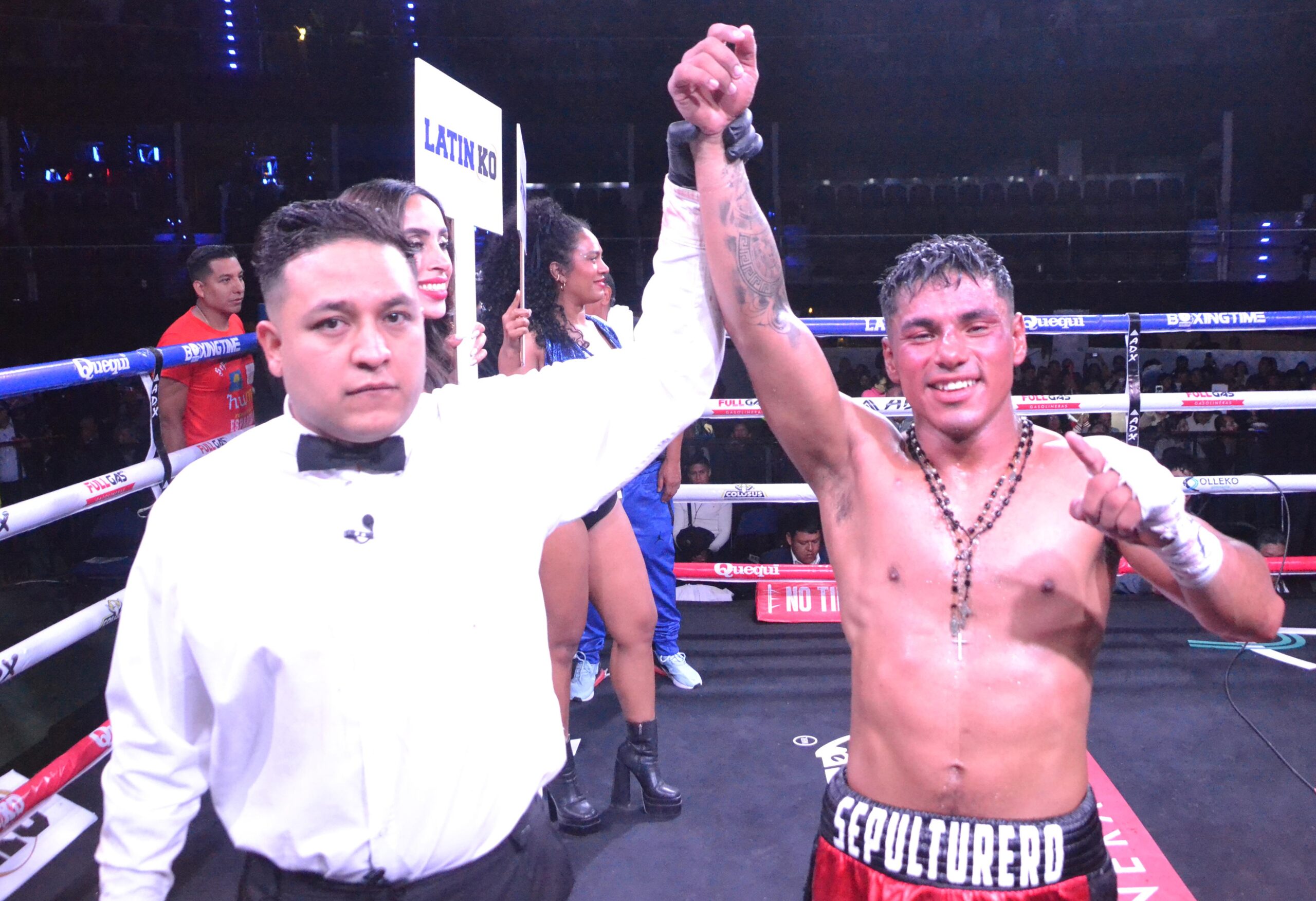 ‘SEPULTURERO’ MUNGUÍA JR. SE IMPONE EN DUELO DE CAÑONEROS 
