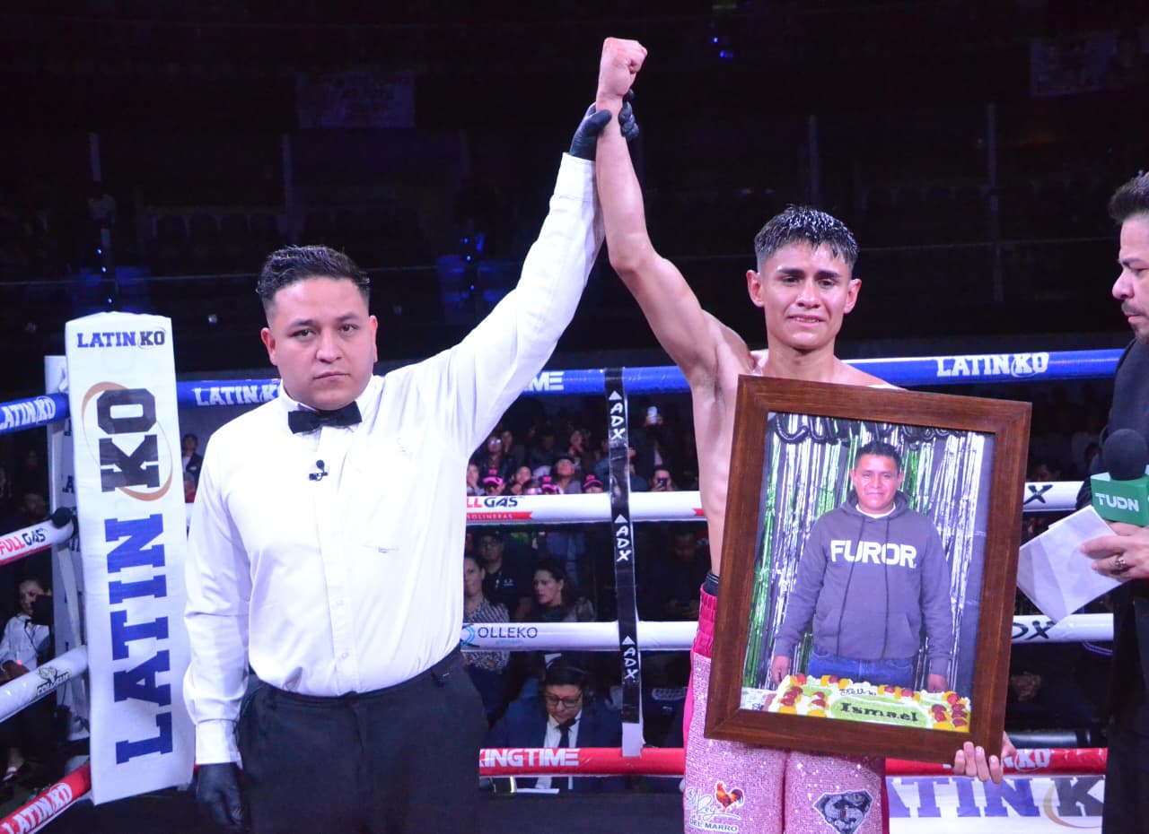 AARÓN DE LA CRUZ, MANTIENE INVICTO CON ESTRUENDOSO NOCAUT 