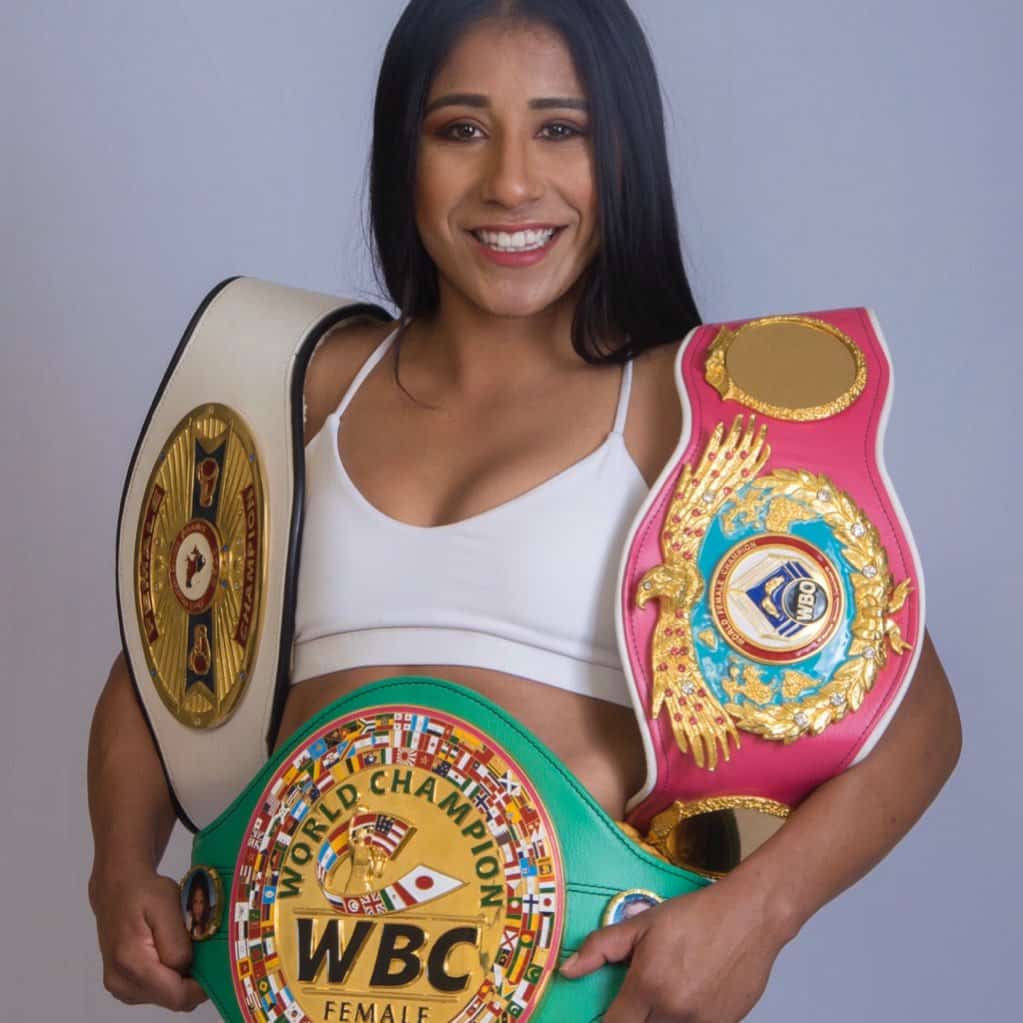 KENIA ENRÍQUEZ FIRMA CONTRATO MULTIANUAL CON LATIN KO PROMOTIONS 